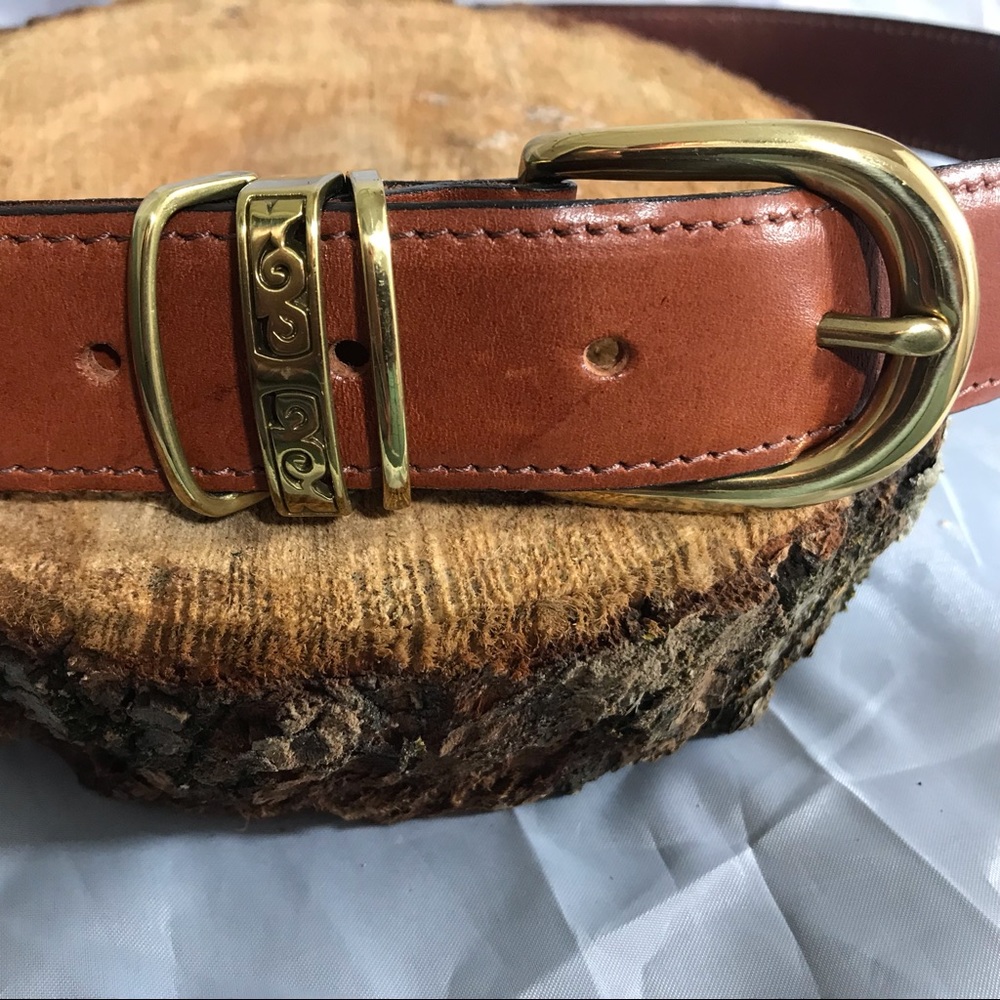 Leather belt in tan brown leather brass buckle